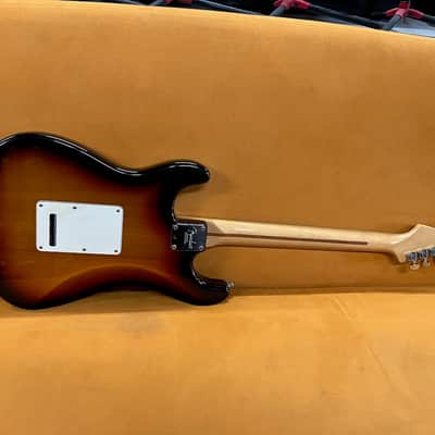 Fender American Standard Stratocaster with Maple Fretboard 1998 - 2000 - 3-Color Sunburst image 6