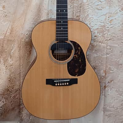 MARTIN Acoustic Guitar 000-16GT