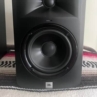 Pair of JBL LSR305 2-way active studio monitor speakers 5inch, 3 series, 2010’s, black with extras image 8