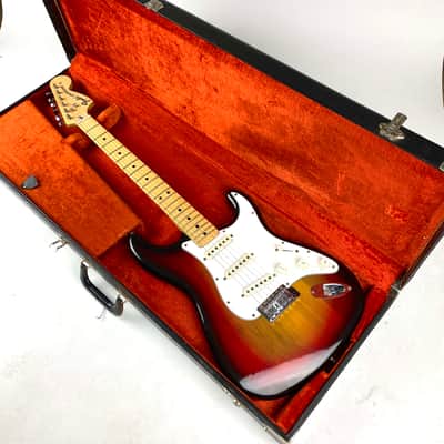 Fender Stratocaster 1974 - Sunburst, Maple neck  Super clean. with original hard  Fender Tolex case image 17