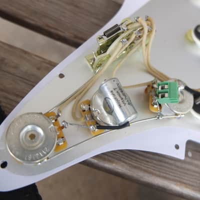 Mojotone Loaded Stratocaster Pickupguard - Tortoise image 4