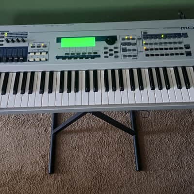 Yamaha MO 6 Music Production Synthesizer