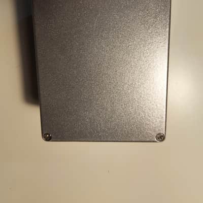Oneder Effects Less Than Jake Signature Pedal - Silver metallic - limited edition image 3