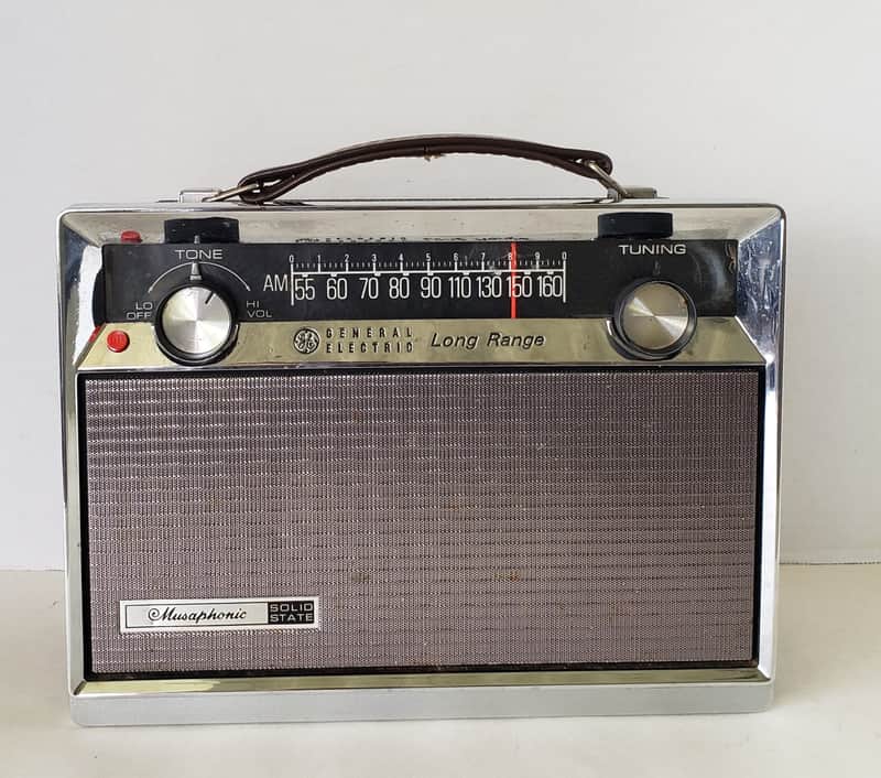 Rare General Electric Long Range Musaphonic Solid State AM Radio