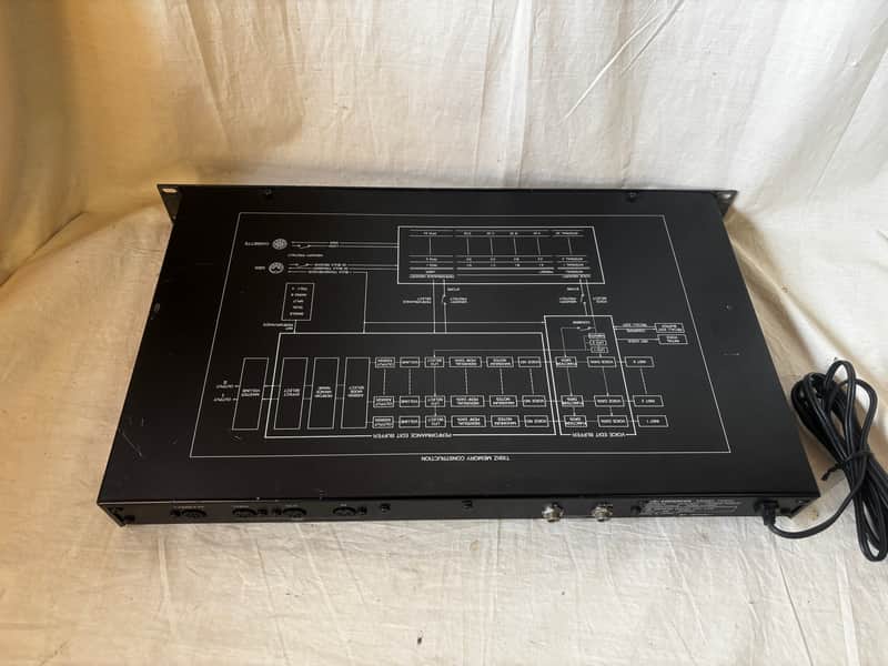 YAMAHA TX81Z FM TONE GENERATOR SYNTHESIZER New internal battery