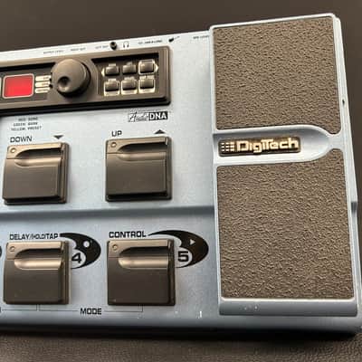 Digitech BNX3 GeNetX Bass Workstation Multi-Effects Pedal w/ 8-Track Recorder, Bag & Manual image 3