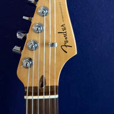 Fender American Ultra Stratocaster HSS with Rosewood Fretboard 2019 - Ultraburst image 14
