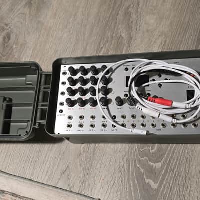 JoMox Mod FM mounted in Amo box with behringer power supply image 4