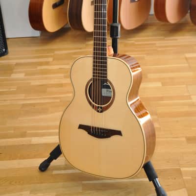 LAG Travel SPE Spruce Electro / Escapade Series / Acoustic-Electric Travel Size / 2111LT31956 Bild 2