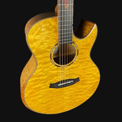 Tanglewood TWX6CESMF Winterleaf Exotic Venetian Cutaway, Quilted Natural image 2