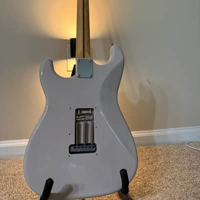 Fender MIJ Hybrid II Stratocaster with Maple Fretboard 2020 - 2021 - US Blonde image 11