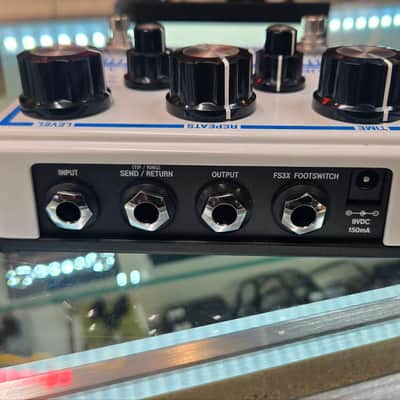 DOD Rubberneck Analog Delay 2017 - White and Blue image 6
