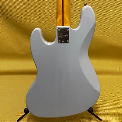 037-4530-504 Squier by Fender Classic Vibe '60s Jazz Bass Daphne Blue w/ Tortoise Pickguard image 4