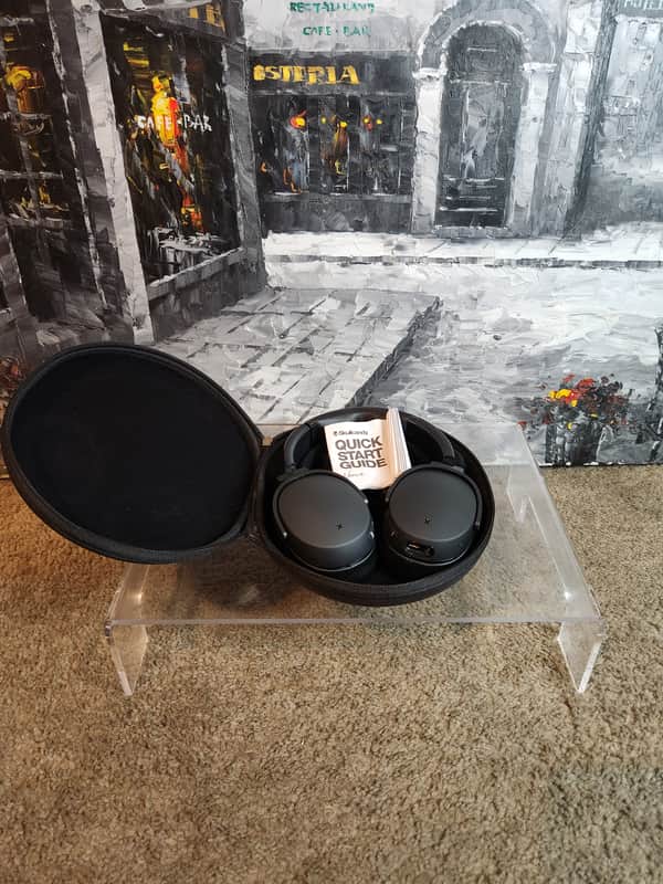 Skullcandy Skullcandy Venue is a wireless, over-ear headphone 2015 - Black image 1