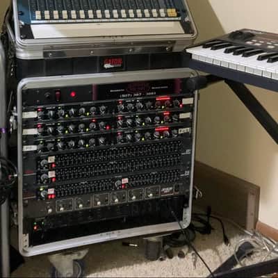 Allen & Heath MixWizard WZ3 16:2 16-Input Stereo Mixer 2014 - Present - Blue image 2