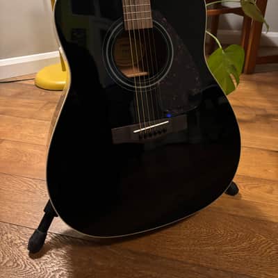 Yamaha F370 Acoustic Guitar in Black Gloss Finish image 3