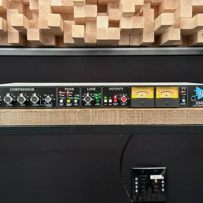API 2500 Stereo Bus Compressor. API2500. Great condition. image 1