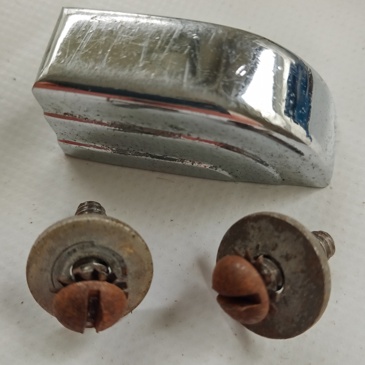 Leedy&Ludwig 1+Chrome Beavertail Concert Snare Drum Lug 40s-50s Flat-Head Screw — main photograph