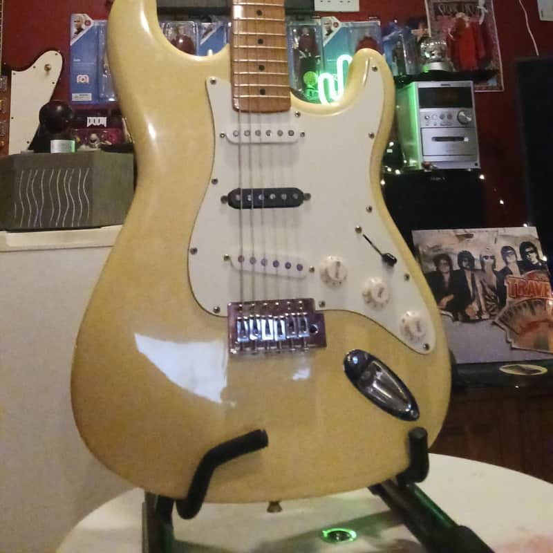 1998 Richwood Stratocaster Warm Vanilla