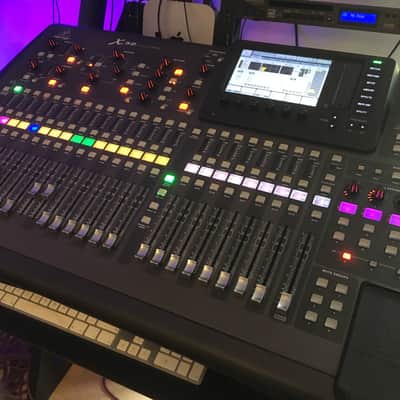 Behringer X32 and flight case - Plus - 2 x S16 digital snake stage boxes and flight case image 1