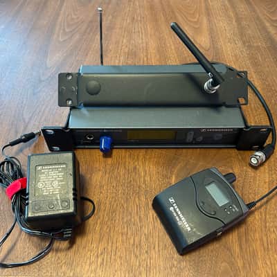 Sennheiser Sennheiser SR300 IEM G2 D + EW300 IEM G2 – 518 - 554 MHz – Pro Stereo In-Ear System image 1