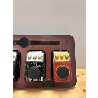 Nexi Industries Pedalboard incl. 4 pedals - Used image 3