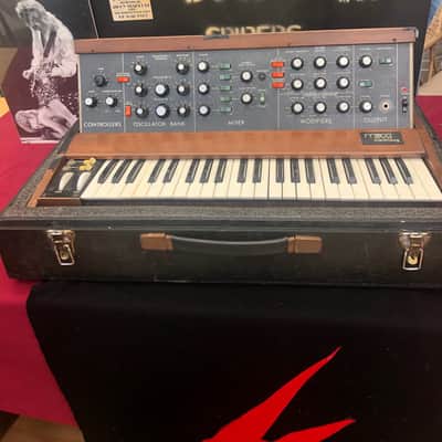 Moog MiniMoog 1972 actual David Bowie Ziggy tour no 2  1972 with actual original case and provenance image 5