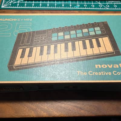 Novation Launchkey Mini 25 MKIV MIDI Keyboard Controller 2024 - Present - Black image 6