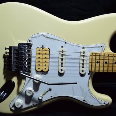 Fender USA Stratocaster / IRON MAIDEN Adrian Smith ST MOD. Vintage White image 1