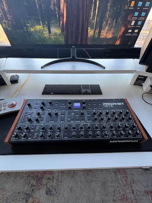 Dave Smith Instruments Prophet Rev2 Desktop 8-Voice Polyphonic Synthesizer 2017 - 2018 - Black image 1