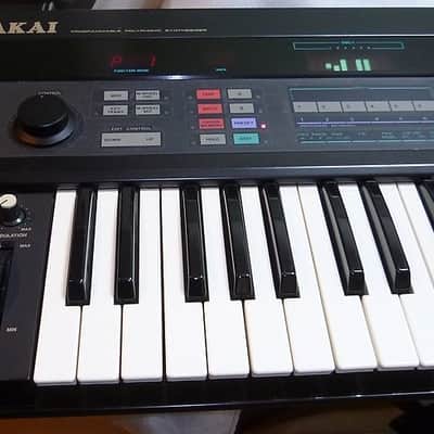 Akai AX-80 (vintage polyphonic analogue synthesiser AX 80 8 voice DCO collectable) image 3