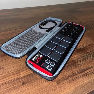 Akai LPD8 MK2 w/ coCREA Hard Case