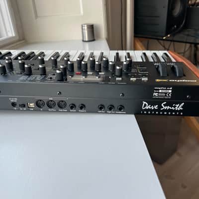 Dave Smith Instruments Mopho x4 44-Key 4-Voice Polyphonic Synthesizer 2013 - 2018 - Black with Wood Sides image 6