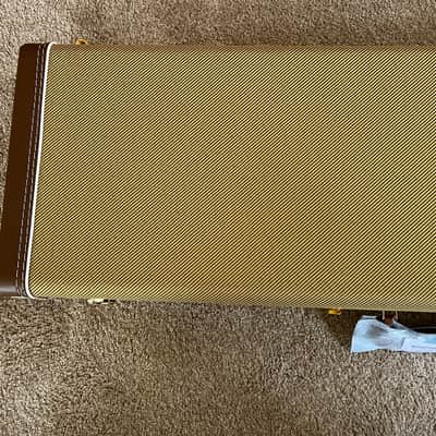 Fender Classic Series Wood Case for Strat and Tele in Tweed image 12