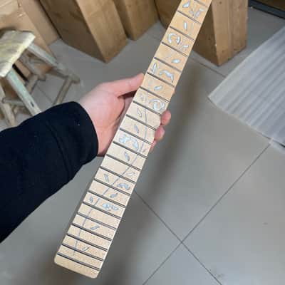 1 Reverse headstock Round stainless steel 22 frets  gloss finish Maple guitar neck 25.5inch hole 10mm Tree of Life inlay