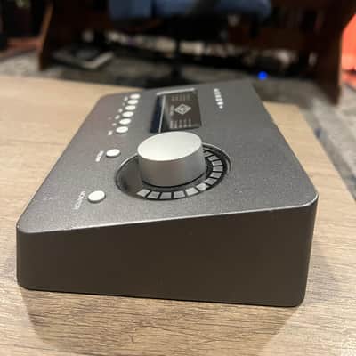 Universal Audio Arrow 2x4 Thunderbolt 3 Interface with Solo DSP Processor 2010s - Gray image 2
