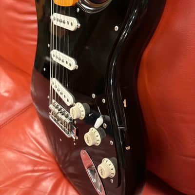 2008 Fender Custom Shop David Gilmour Stratocaster Relic Black over 3-Color Sunburst image 4