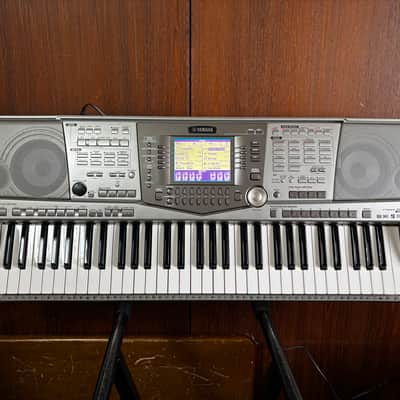 Yamaha PSR-2100 61-key PORTATONE Electric Keyboard w/ bag power