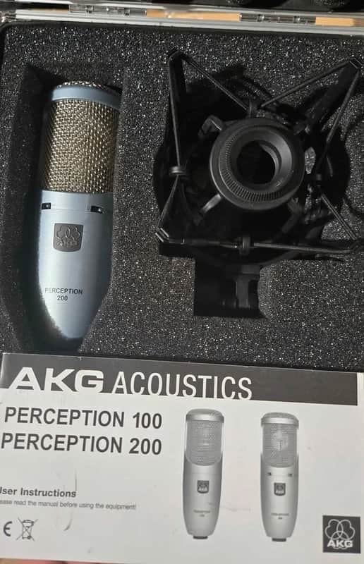 AKG Perception 200