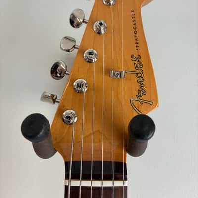 Fender Robert Cray Artist Series Signature Stratocaster 2003 - Present - 3-Color Sunburst image 3