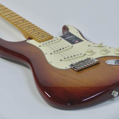 Fender American Professional II Stratocaster with Maple Fretboard - Sienna Burst image 15