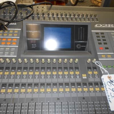 Yamaha 02r Digital Mixing Console, W/roadcase - 2004 - Grey image 3