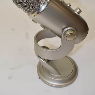 Blue Yeti USB Microphone w/ Box image 4