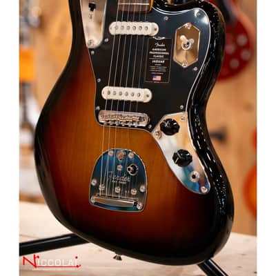 FENDER American Professional Classic Jaguar Rosewood Fingerboard 3-Color Sunburst image 2