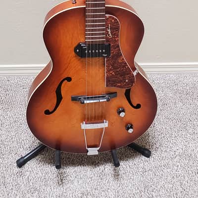 Godin 5th Avenue Kingpin - Cognac Burst image 1