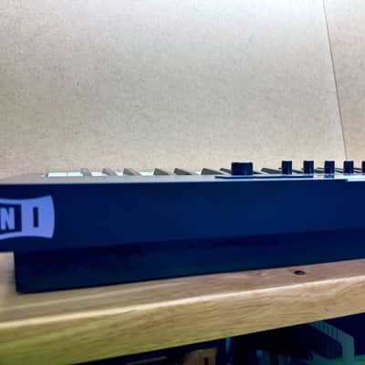 Native Instruments Komplete Kontrol S49 Mk2 2010s - Black image 3