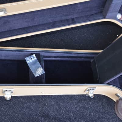 Hofner Semi-Hollow case * Fits ES-335 models and many others! * Integrated hygrometer & climate control * HIGHEST QUALITY HANDMADE IN GERMANY! * List=389€ * image 7