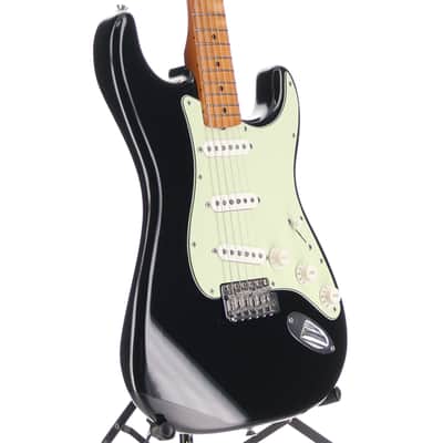 Fender Certified Pre-Owned Vintera® II Road Worn® '60s Stratocaster®, Maple Fingerboard, Black (P7) (67103) image 3