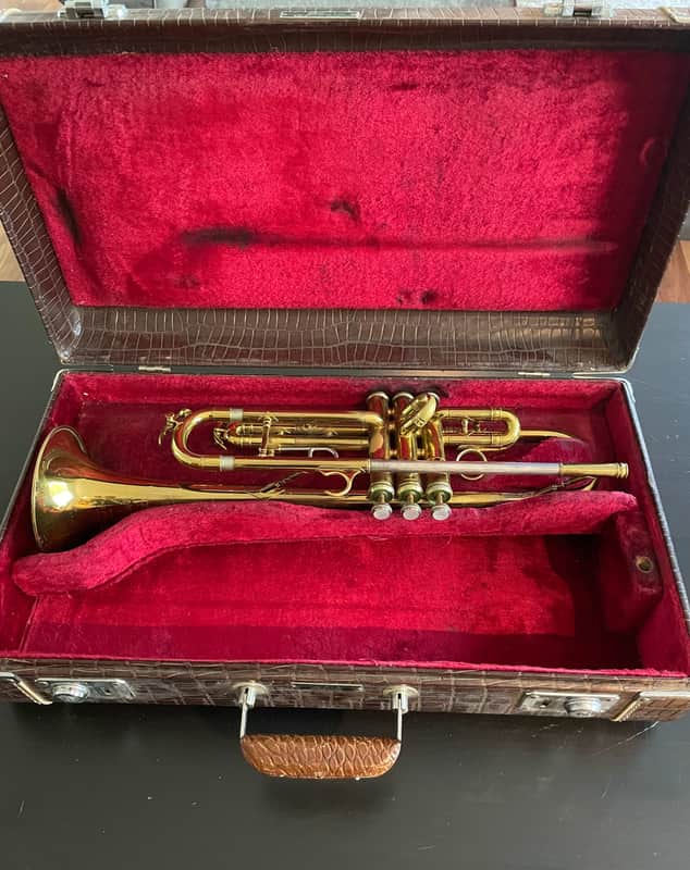 Vintage King  Symphony 20 Trumpet w/original case and cover image 1