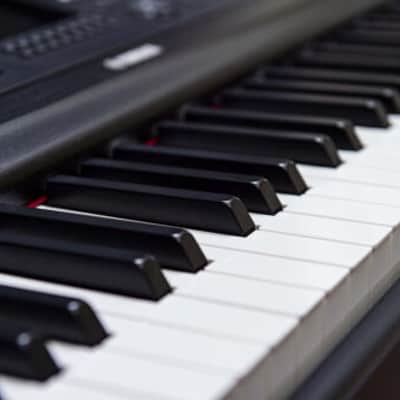 Yamaha DGX670 88-Key Portable Grand Piano (Black) image 7